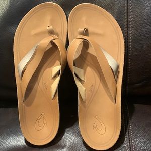 Olukai Kaekae Tan/gold leather Women sandals